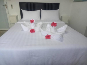 Baan TaLay Hostel and Bar
